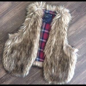 American Eagle Faux Fur Vest - Large